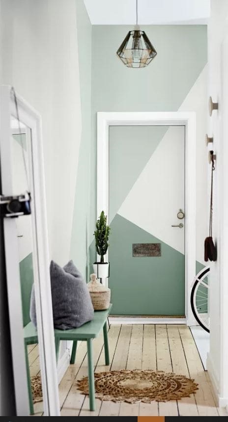 Decorar puertas con pintura de forma geométrica