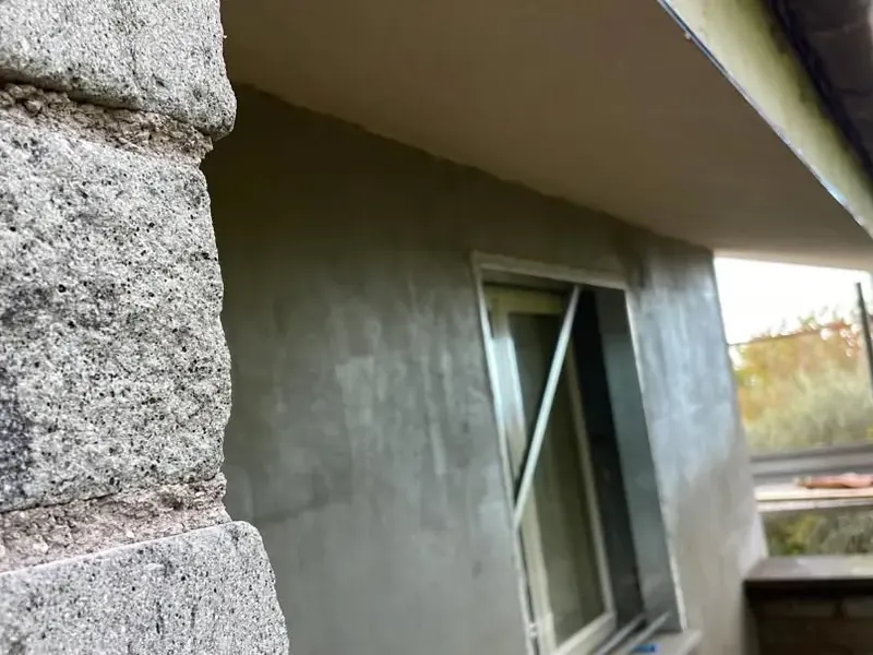 Ventana de PVC nueva instalada en una vivienda